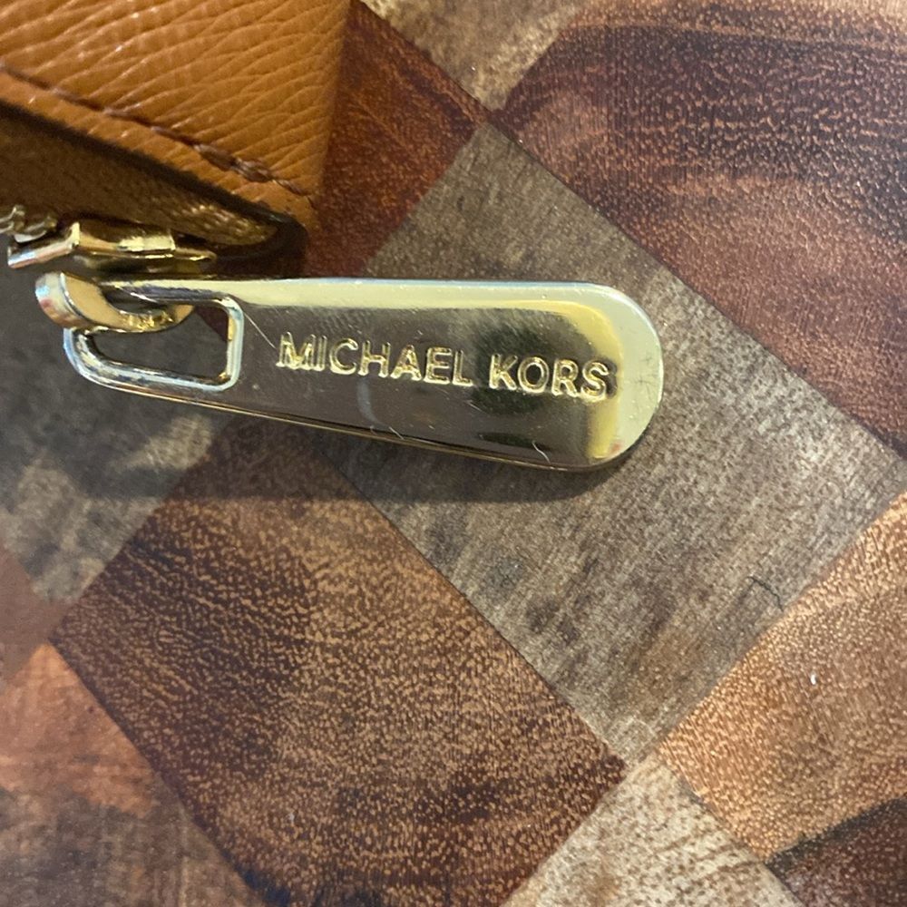 Michael Kors Large Zip Around Wallet NWOT - Picture 3 of 9
